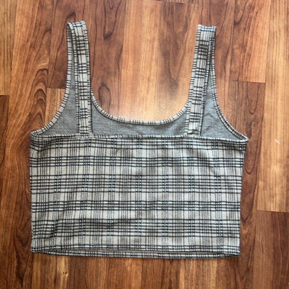 Plaid Cropped Tank Top - Picture 3 of 3